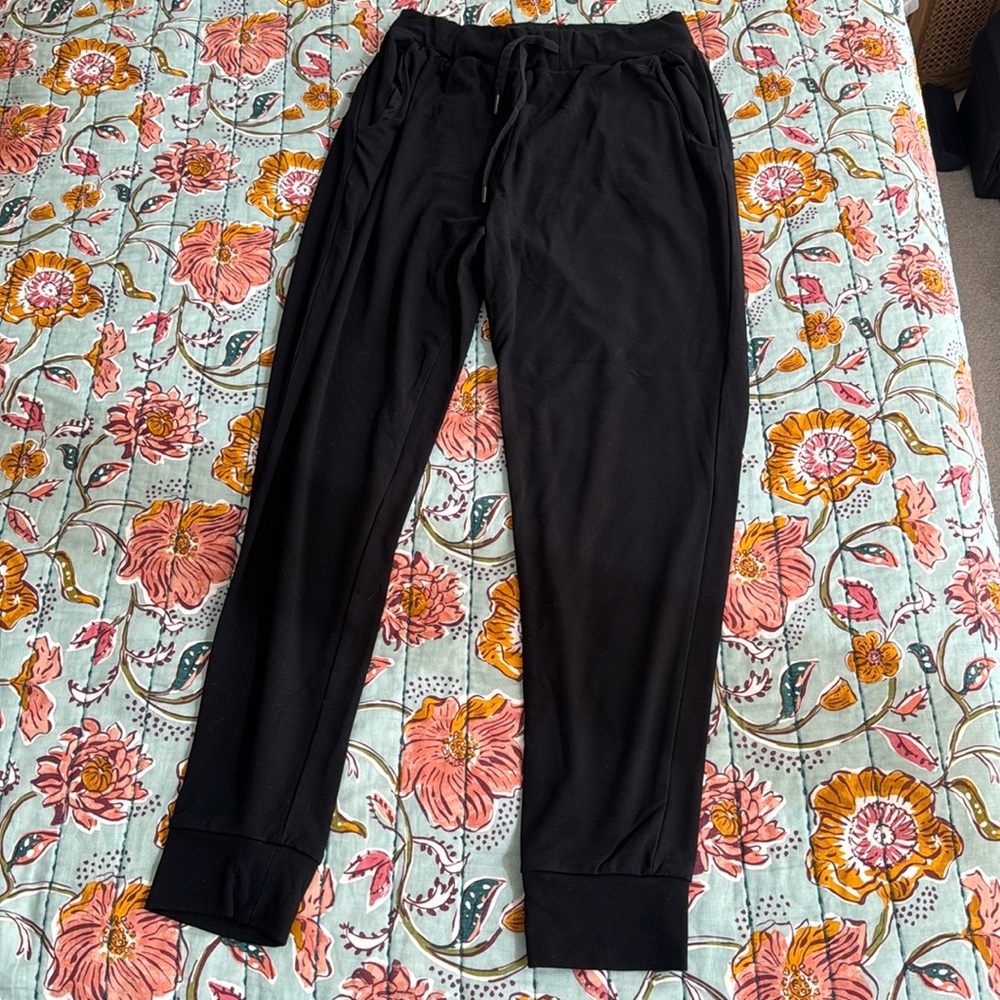 Cozy Earth Bamboo Joggers in Black Size S